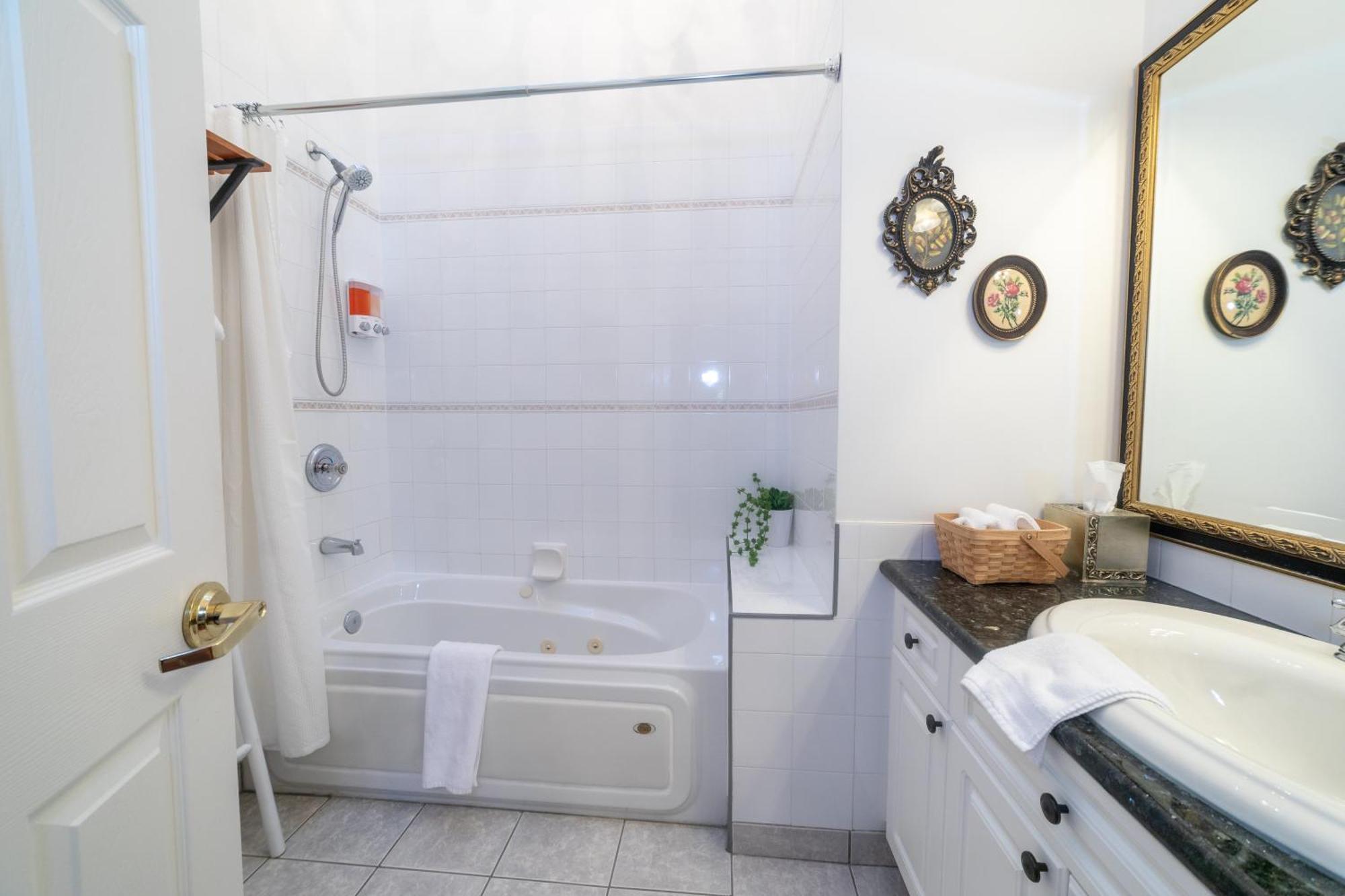 Beaujolais Boutique B&B At Thea'S House Banff Rom bilde