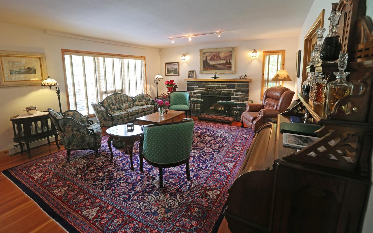 Beaujolais Boutique B&B At Thea'S House Banff Eksteriør bilde